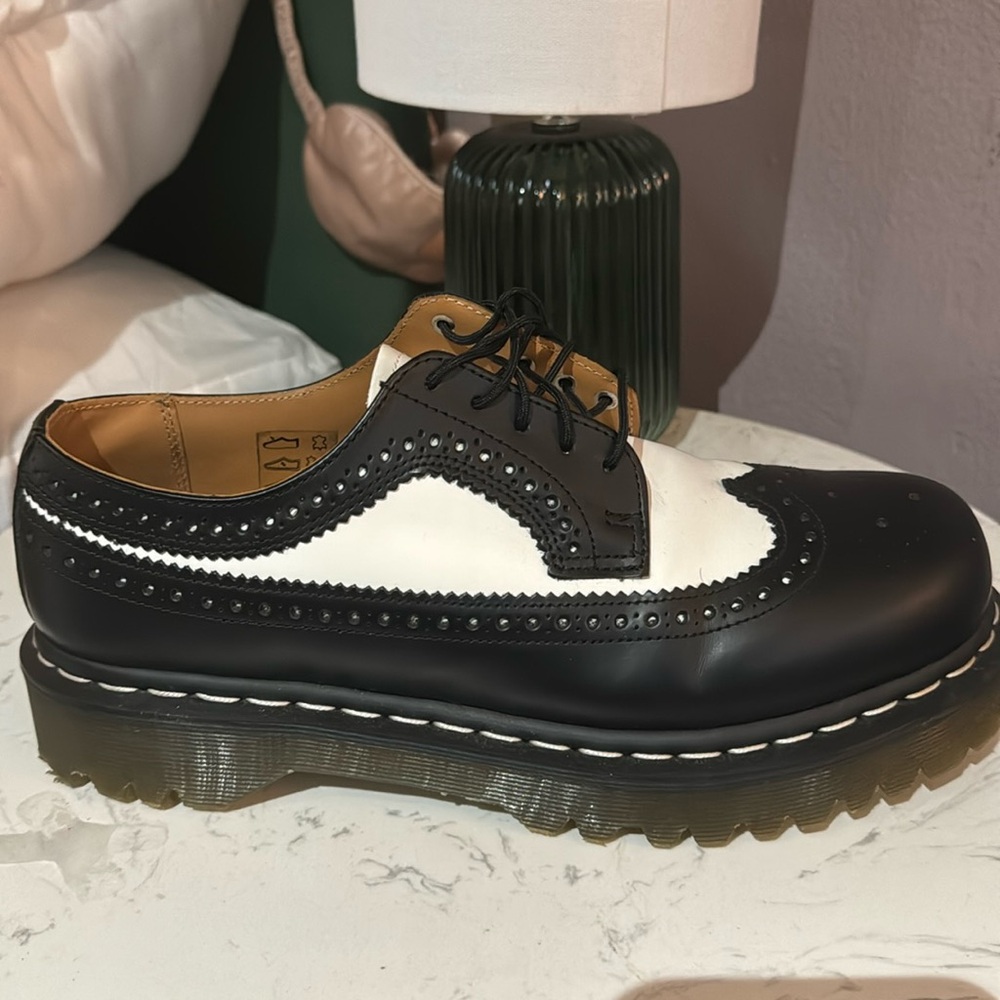 Dr. Martens Bex Smooth Leather Brogue Shoes, U.S. men size 9, size 11 for woman